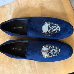 Men's Blue Skull Embroidered Loafers